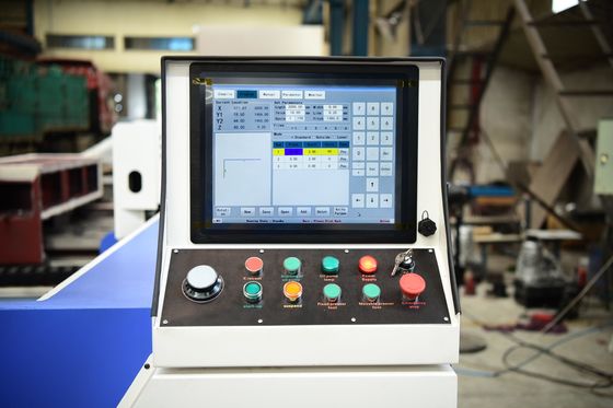 Double de cannelure machine de la commande numérique par ordinateur V de côté outil de coupe la tôle hydraulique 1250 millimètres