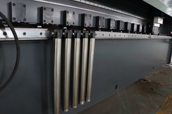 La commande numérique par ordinateur verticale a coupé le millimètre 8 de MPA de la machine 6000 de fente de plat de tôle cannelant la machine 10 millimètres