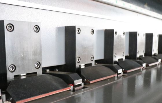 La commande numérique par ordinateur verticale a coupé le millimètre 8 de MPA de la machine 6000 de fente de plat de tôle cannelant la machine 10 millimètres