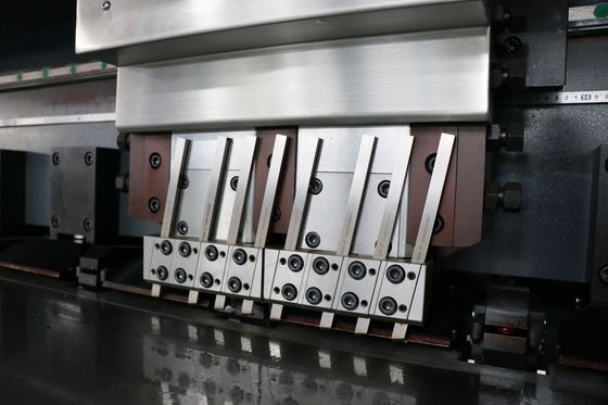 la commande numérique par ordinateur 8MPa sou machine la machine de cannelure en aluminium composée 6000mm