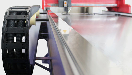 Machine automatique de coupeur de cannelure de la commande numérique par ordinateur V de double entraînement pour des portes de Cabinets 1250mm 70m/Min